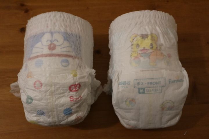 マミーポコおむつ(ドラえもん)とパンパース(しまじろう)おむつの比較 表側